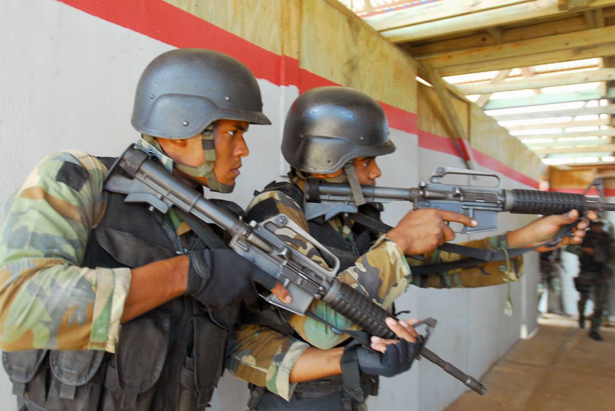 Soldiers training in Santo Domingo image - Free