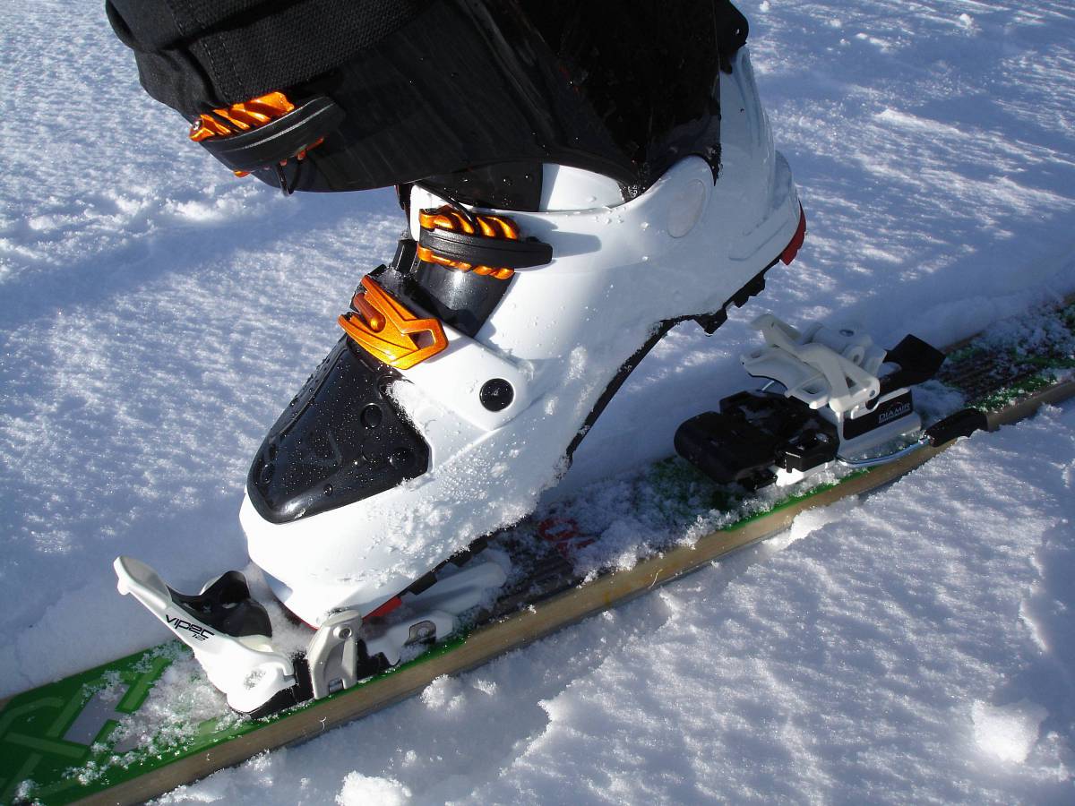   snow  vehicle  snowboard  extreme sport 