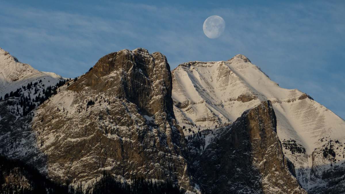 wallpapers brown and black stone fragment canmore