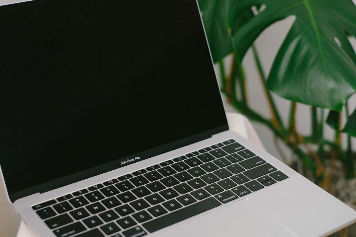 Apple Turn off MacBook Air Keyboard Image Free Photo
