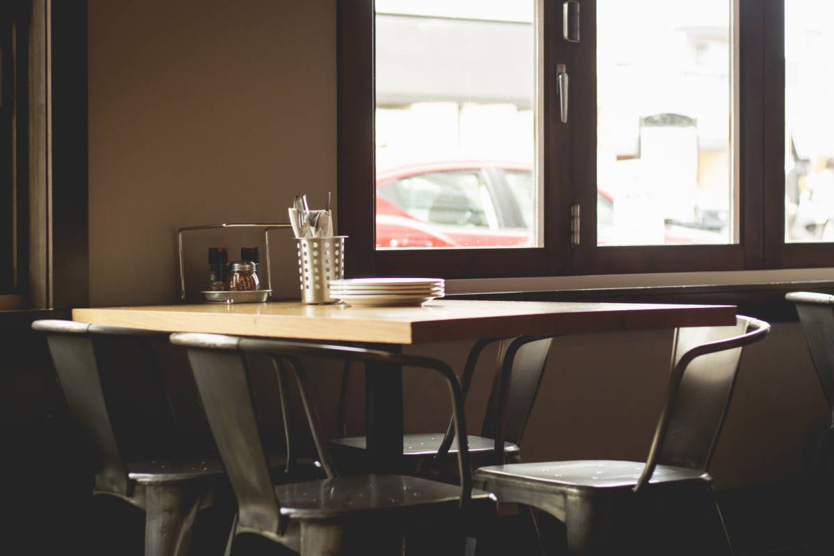  desk  table  cafe  window  restaurant 