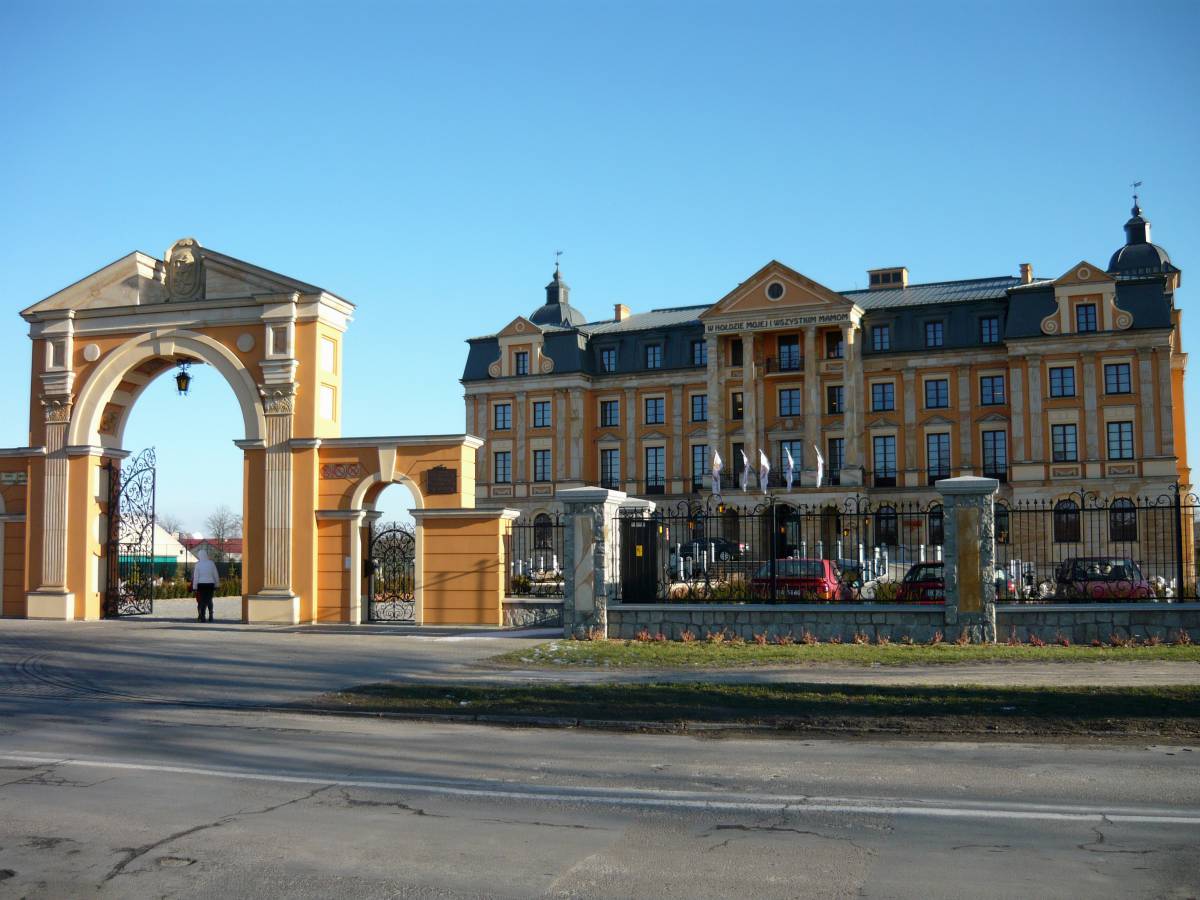 Amber Palace and Gateway in Włocławek, Poland image - Free 