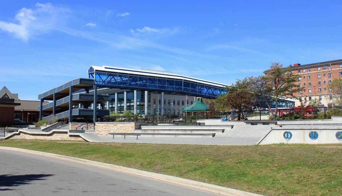 Park Building in Thunder Bay, Ontario, Canada image - Free 