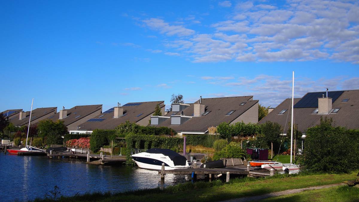   sea  water  dock  sky  street  house  town 