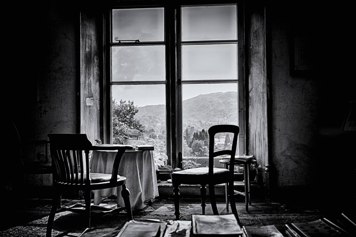   light  black and white  house  window  home 