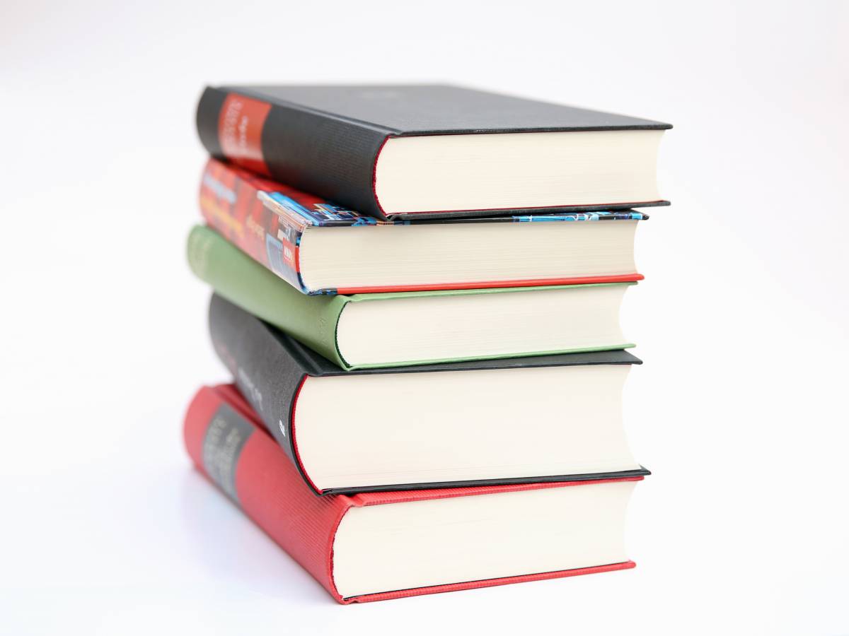   read  reading  furniture  paper  page 