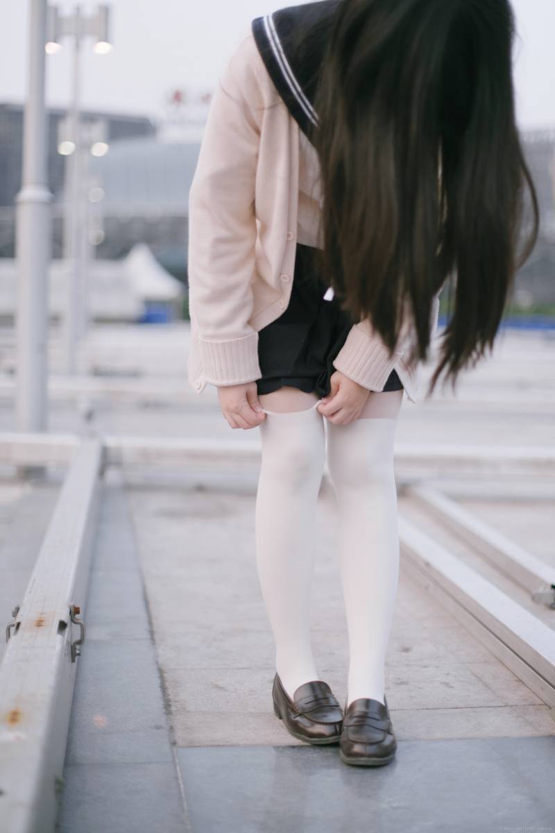   girl  white  leather  cute  leg  model 