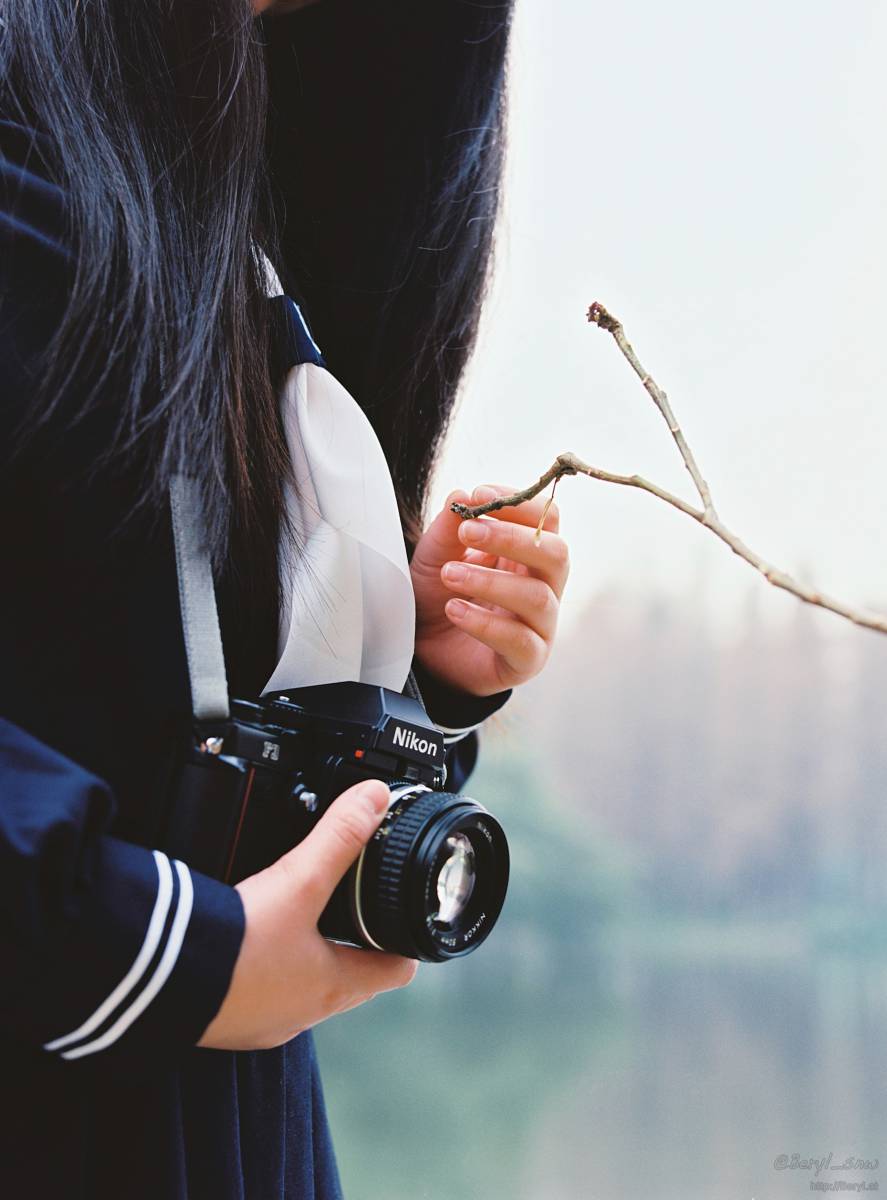  hand  winter  bokeh  girl  white  camera 