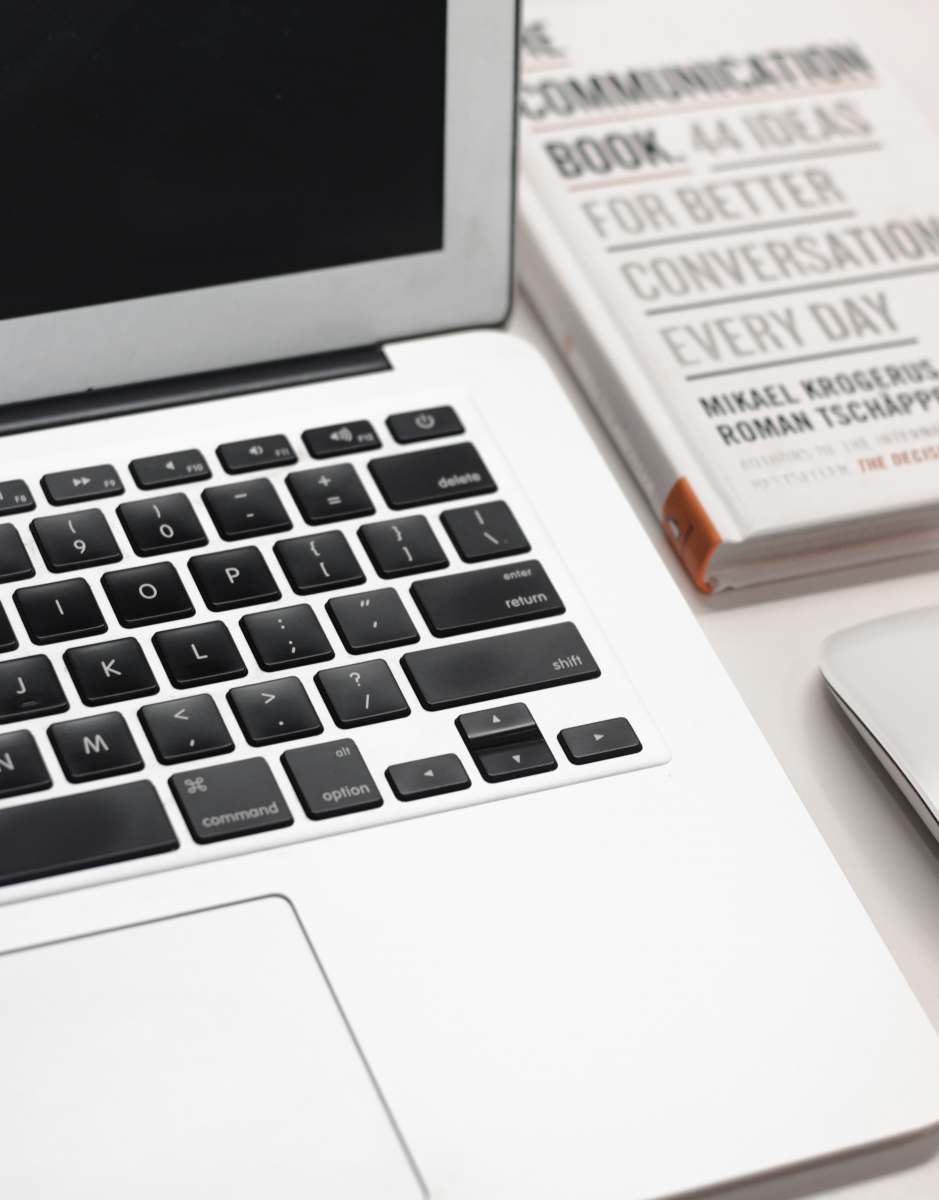  macbook air beside white apple magic mouse 