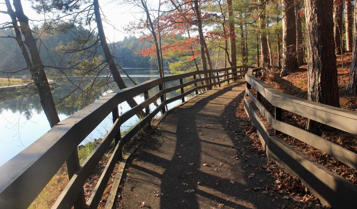 Walkway at Mirror Lake State Park, Wisconsin image - Free 