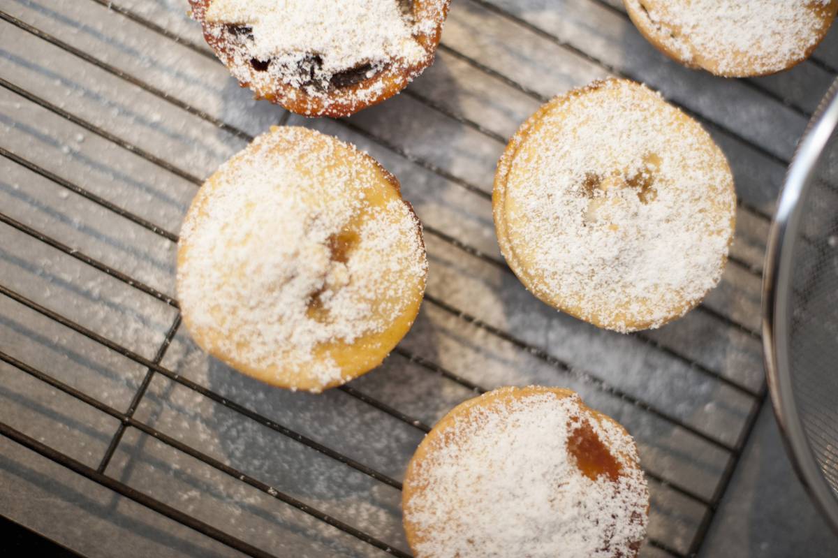 Homemade Christmas mince pies 