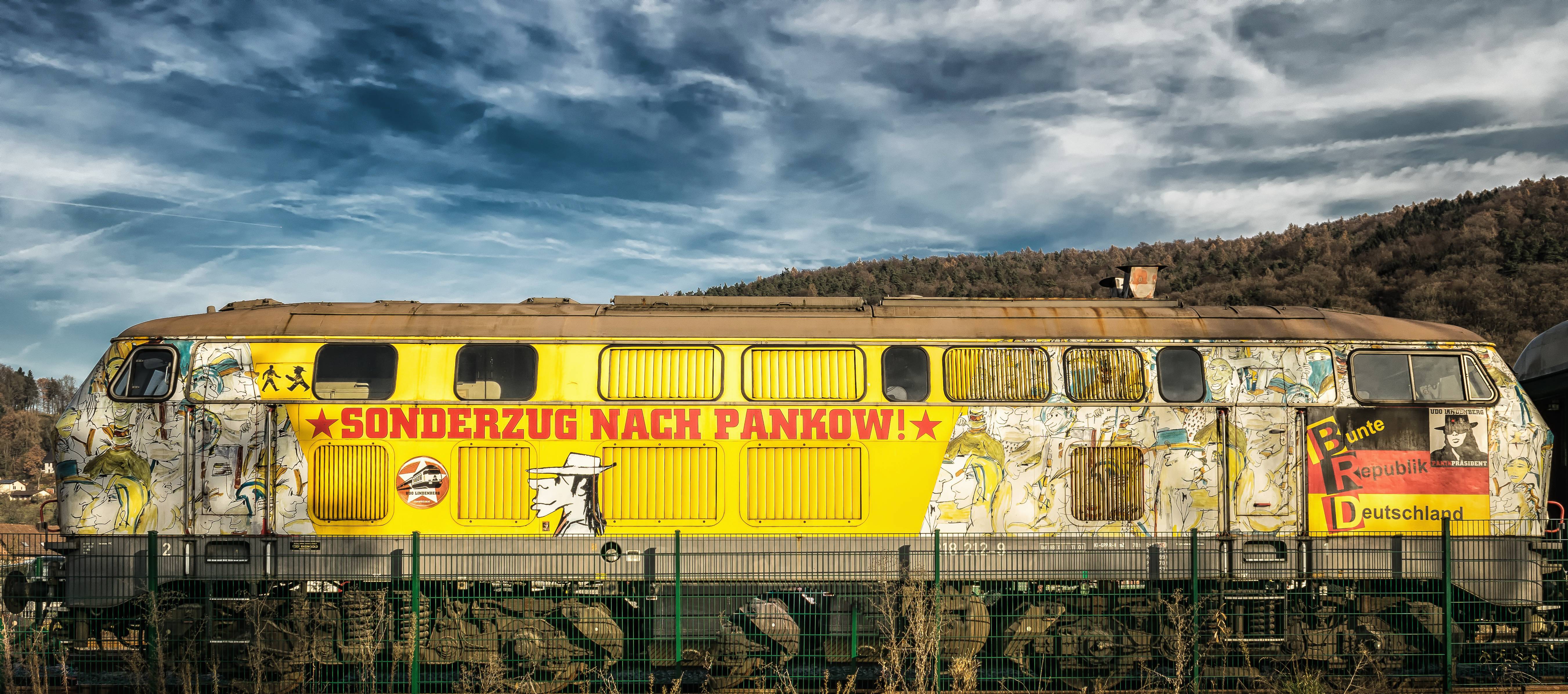 Track Old Show Broken Yellow Public Image Free Photo