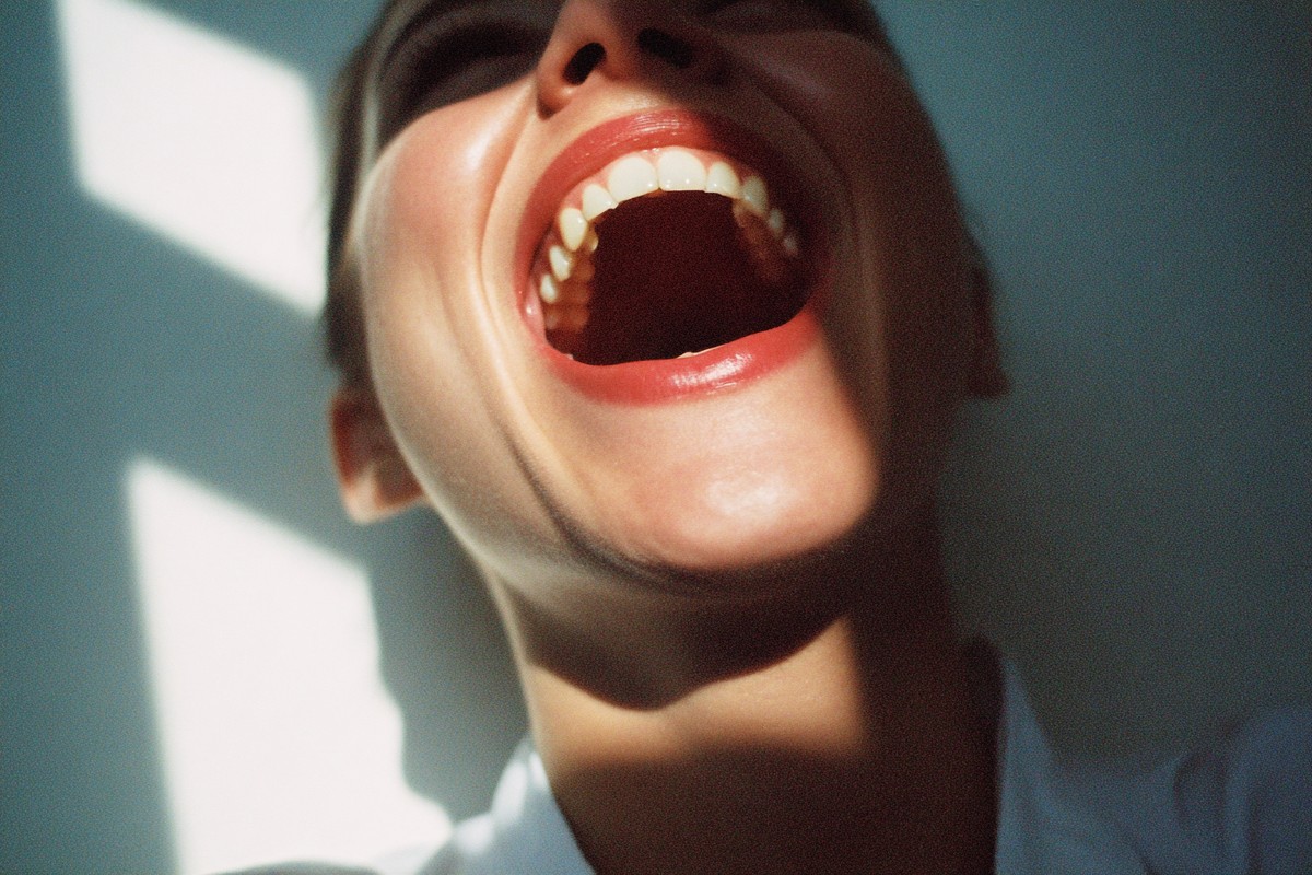 close nurse laughing with mouth wide open a2034a2a 0600 4595