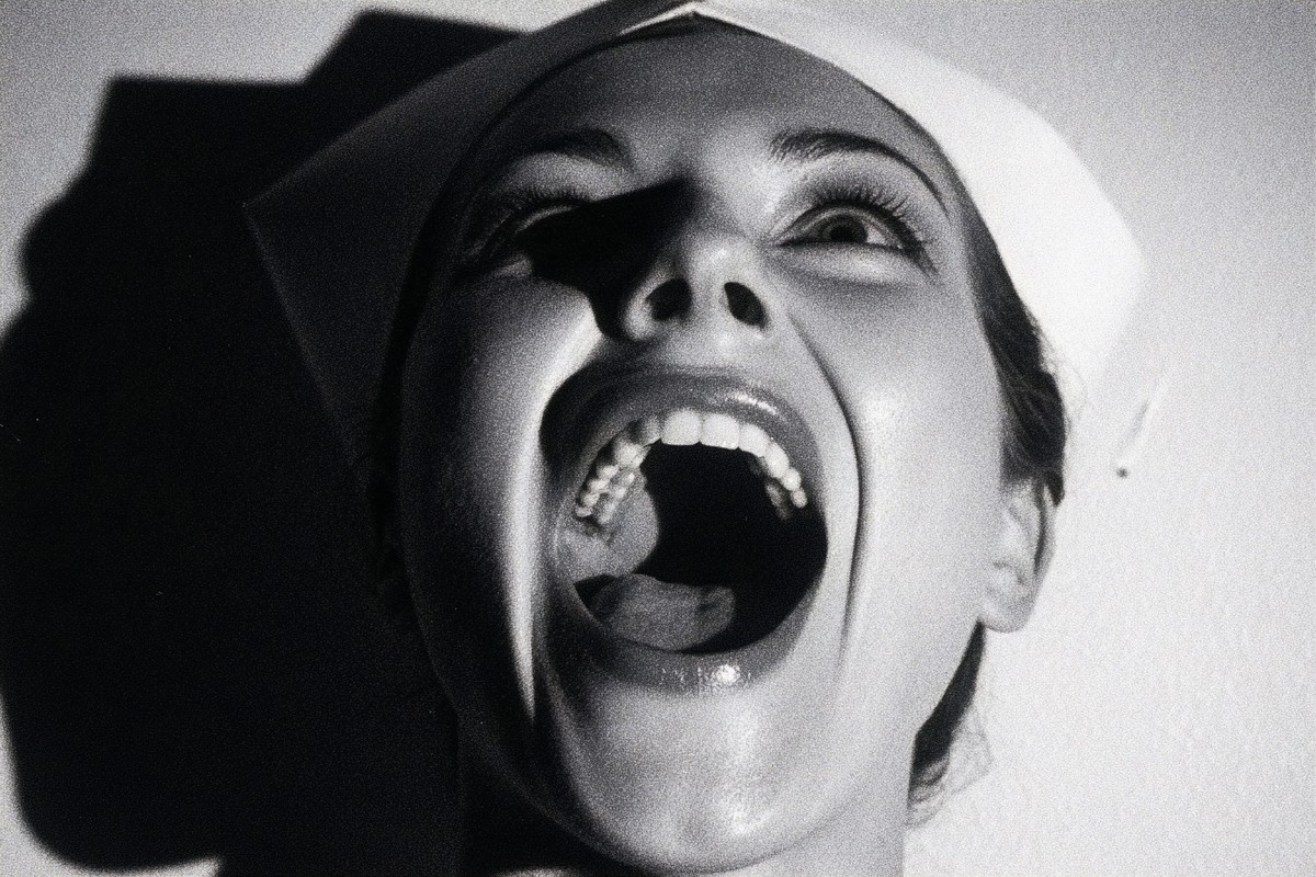 close nurse laughing with mouth wide open a2034a2a 0600 4595