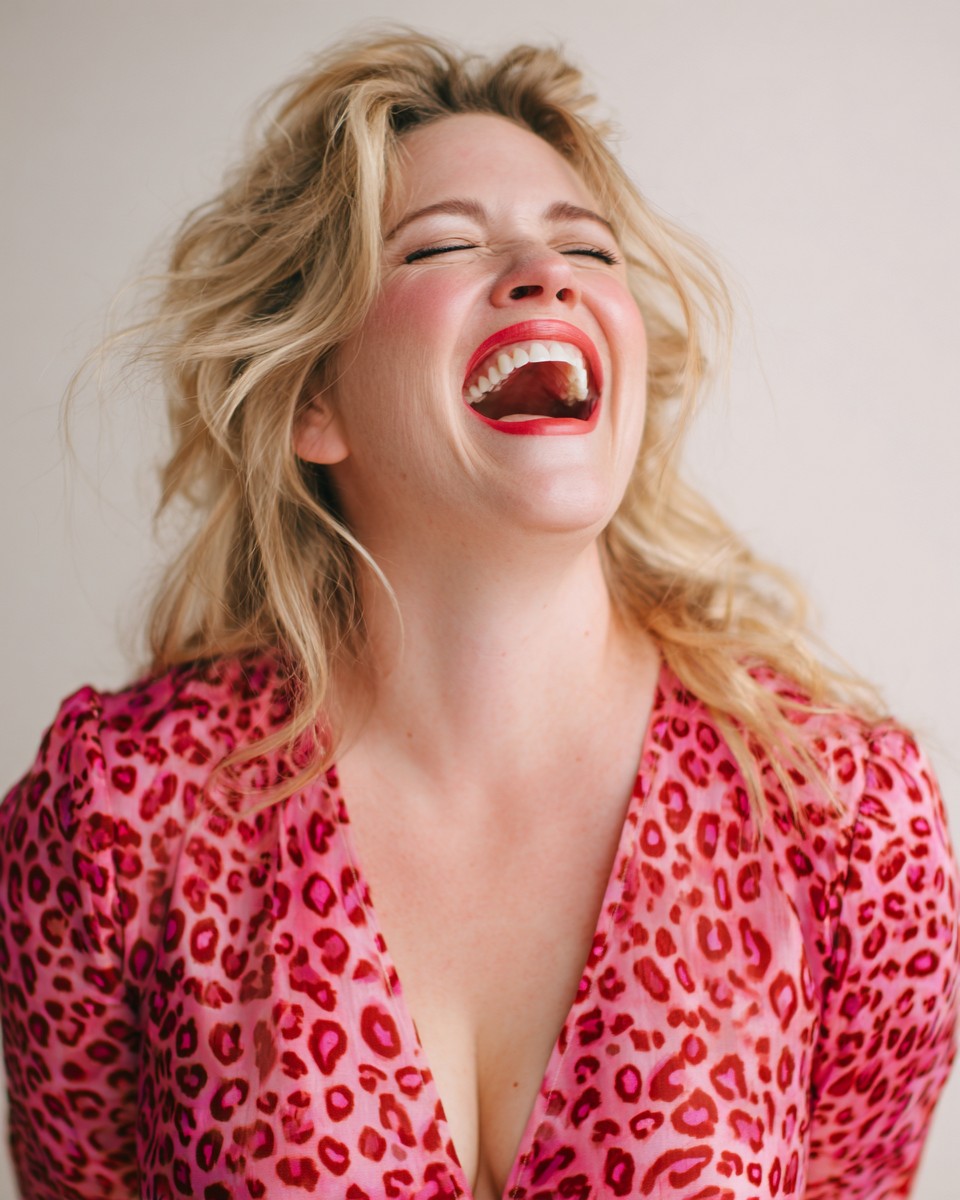 close photograph laughing blonde woman 9380a3ae 7d5c 403b 8790 5846df5c8d81
