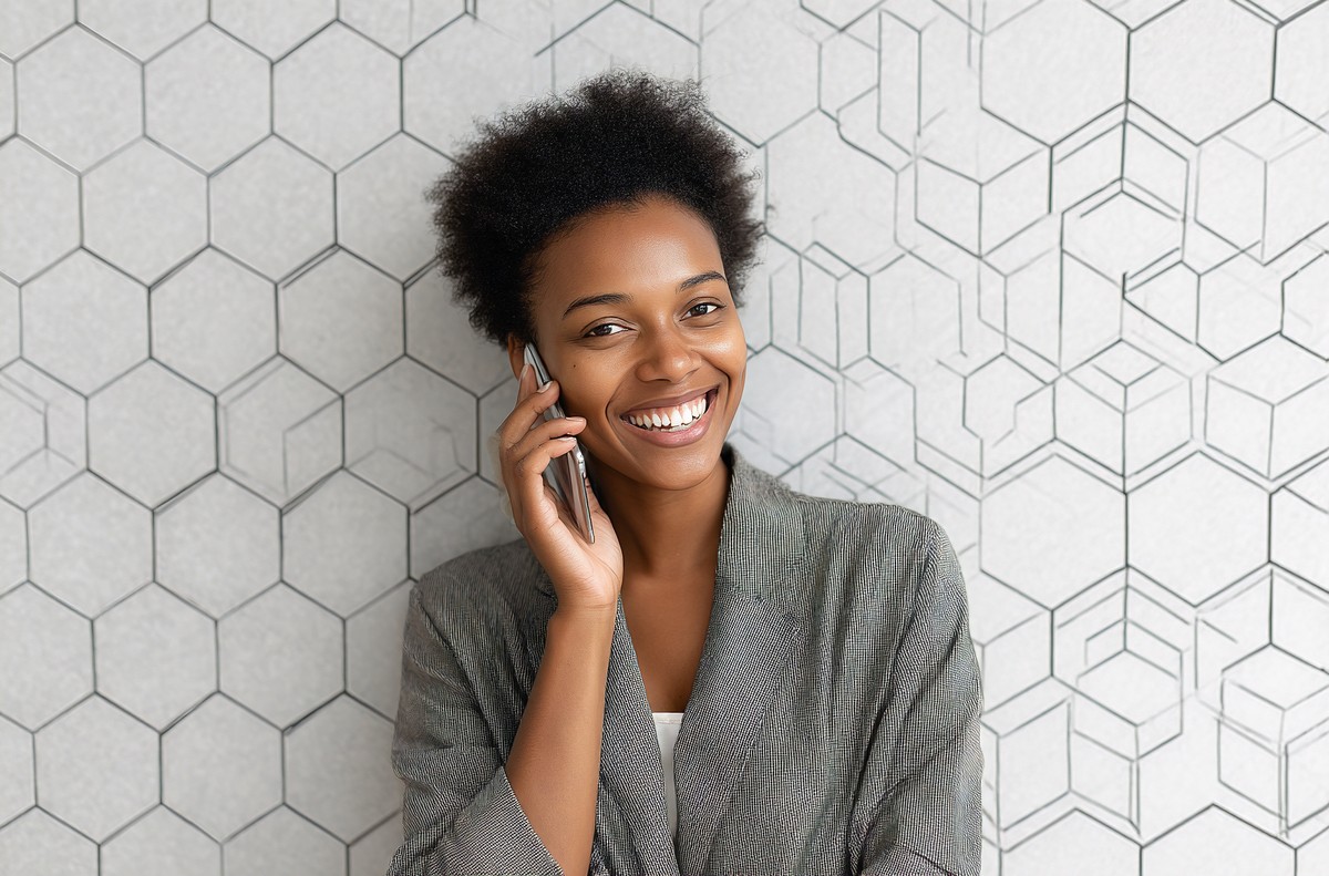 portrait happy black woman talking the pho da88e825 2d42 4a91