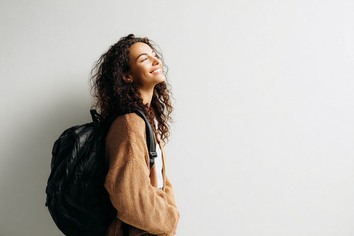 young smiling woman casual with backpack 5ec2e15e c46d 4fb0 8ce9
