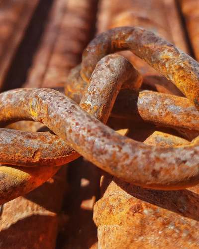 rust blue and brown metal chain rebar