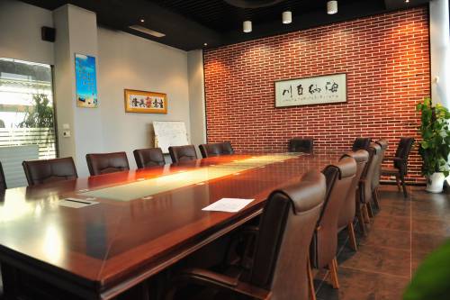   light  auditorium  chair  restaurant  bar 