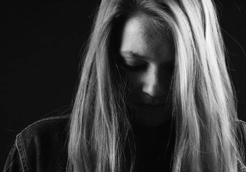   person  black and white  girl  dark  sadness 