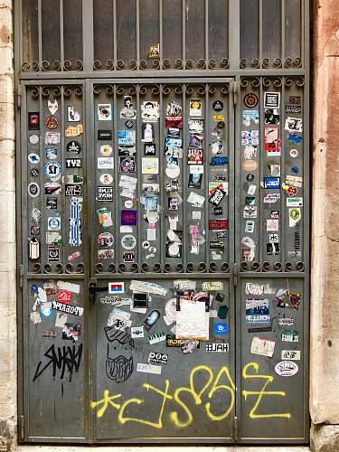graffiti closed gray metal door calle de le rasse