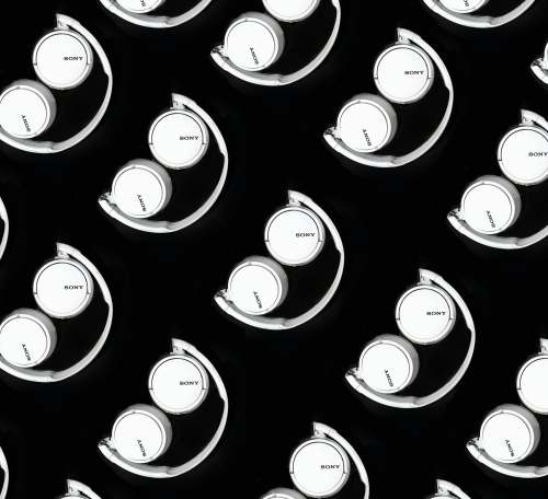  black and white round decor 